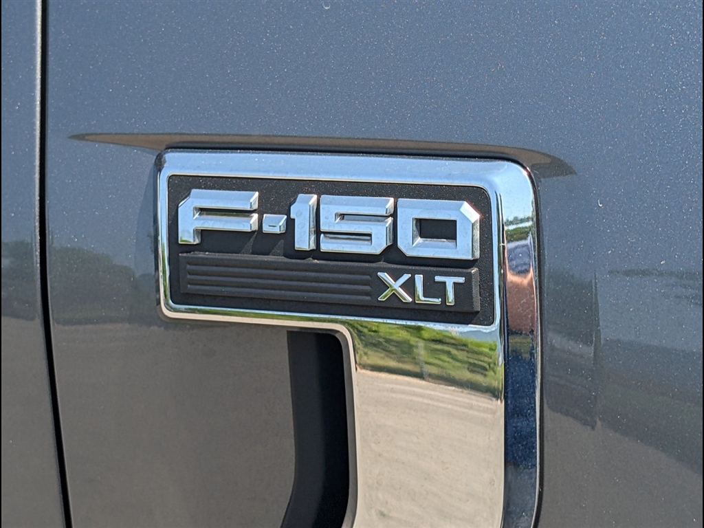 Used 2025 Carbonized Gray Ford XLT image 5