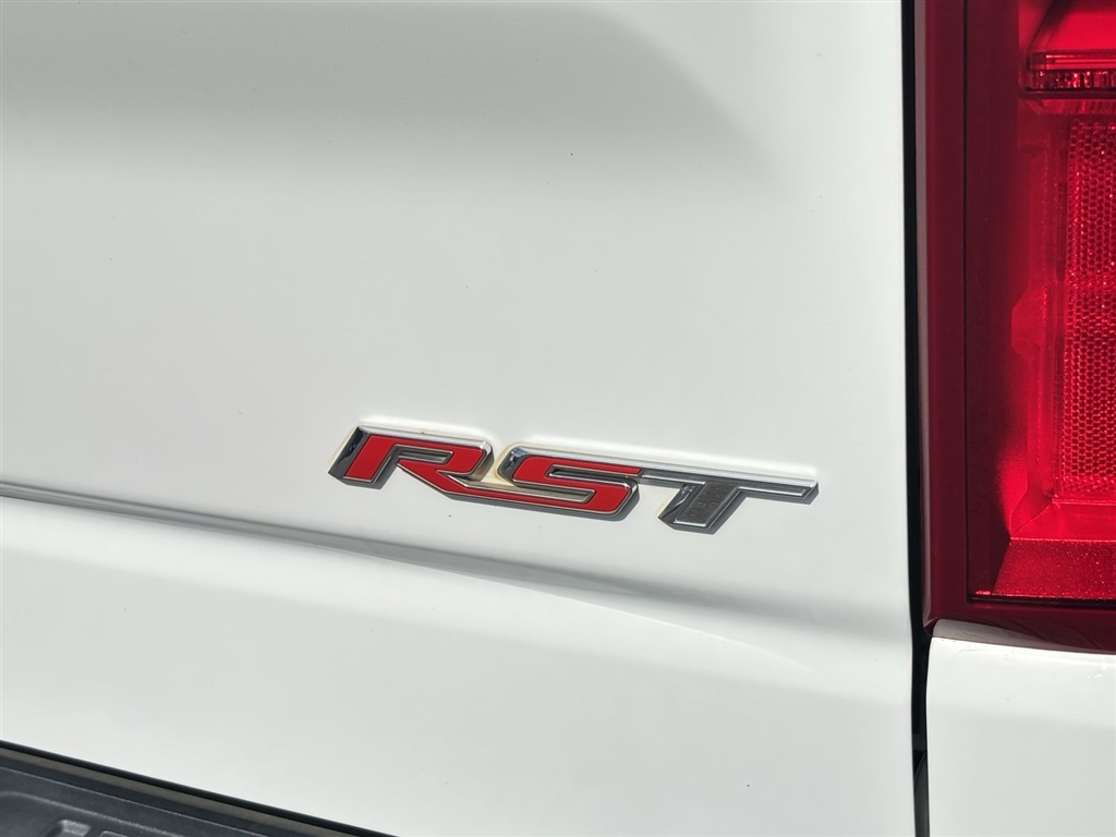 Used 2022 Summit White Chevrolet RST image 5
