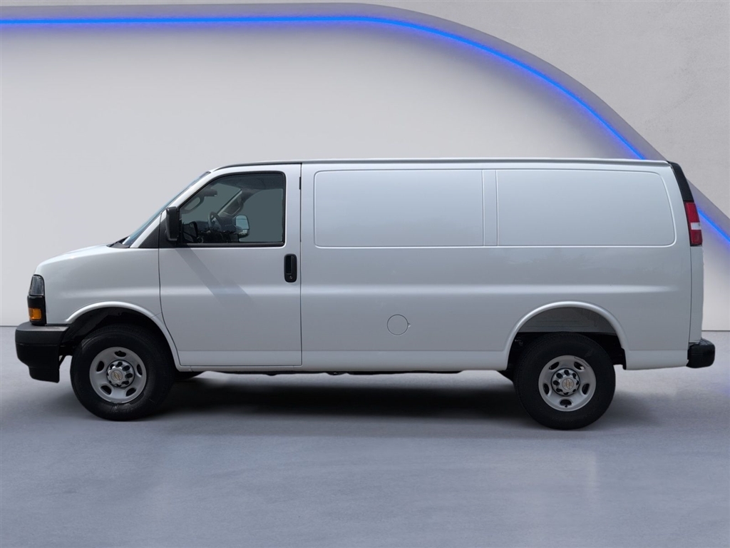 New 2026 Summit White Gaz Chevrolet 2500 image 5