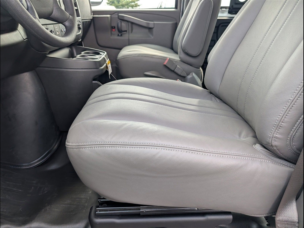 New 2025 Summit White Chevrolet 2500 image 5