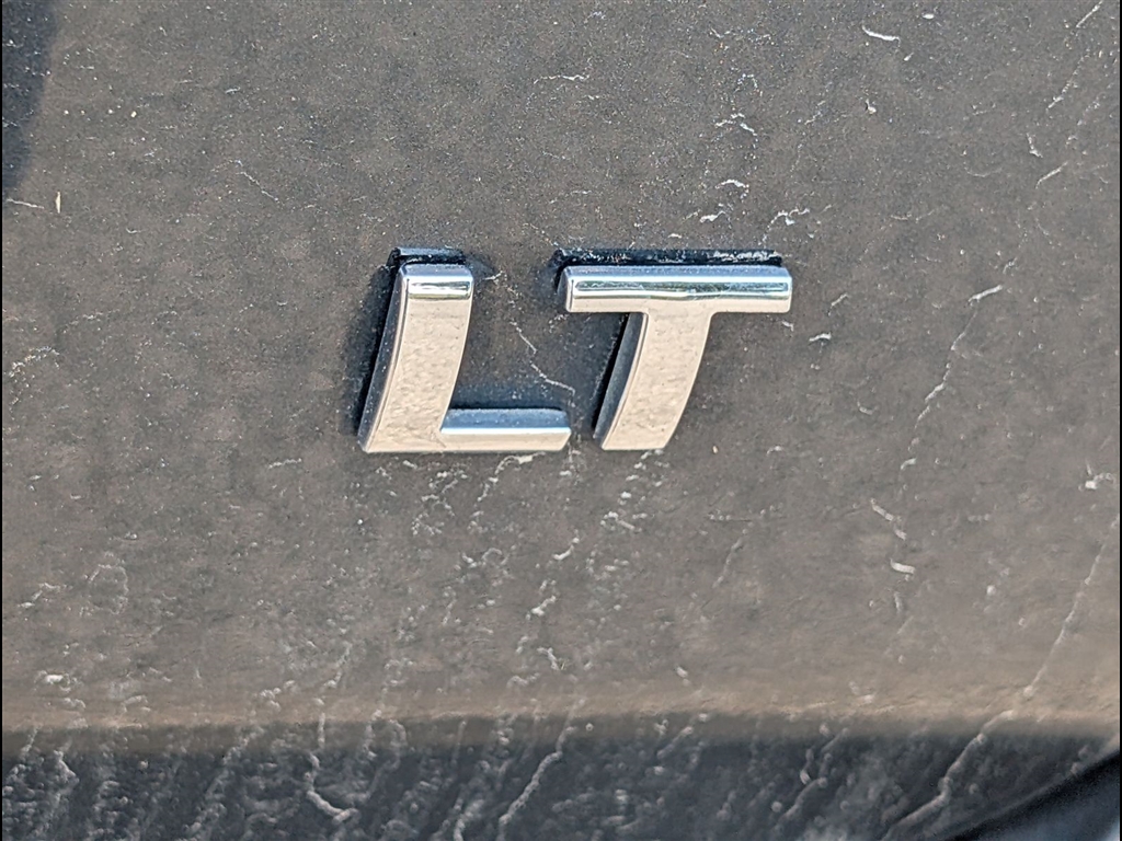 Used 2018 Graphite Metallic Chevrolet LT Cloth image 5