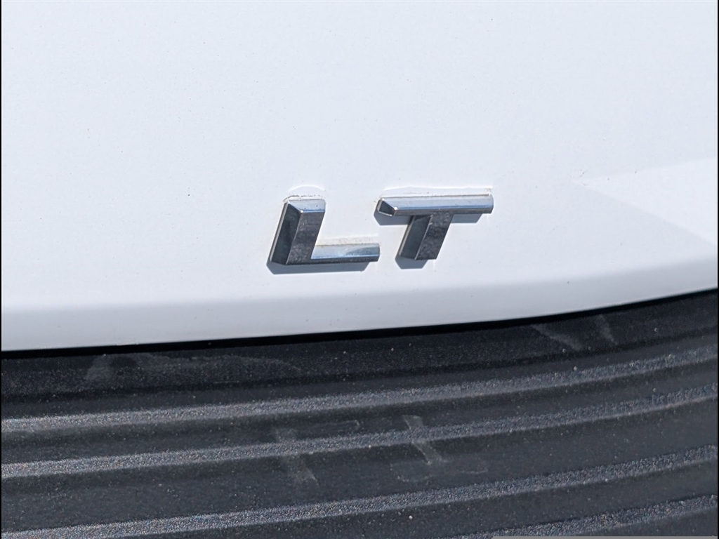 Used 2024 Summit White Chevrolet LT image 5