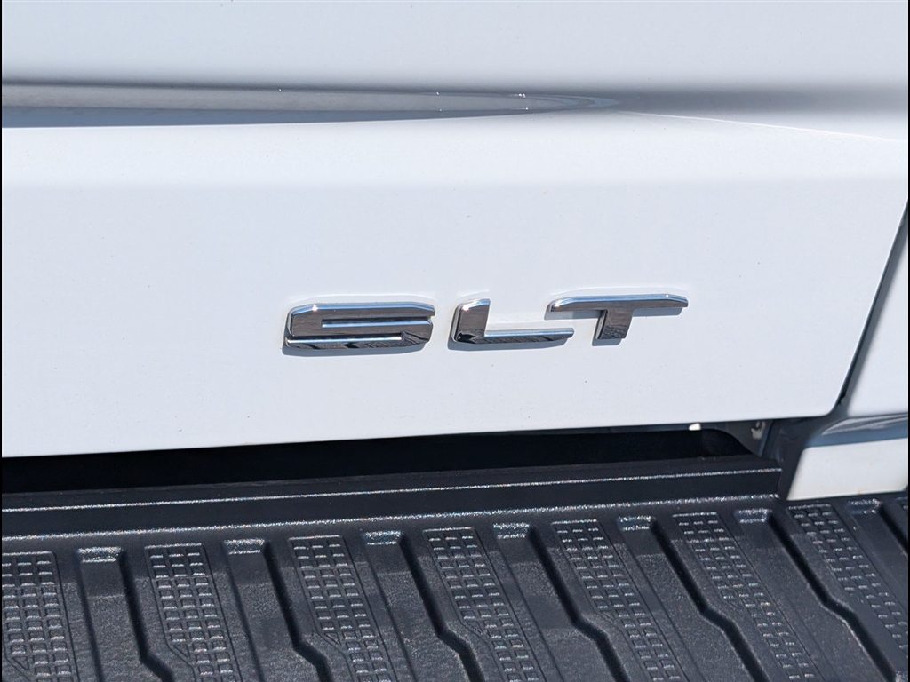 Used 2025 Summit White GMC SLT image 5