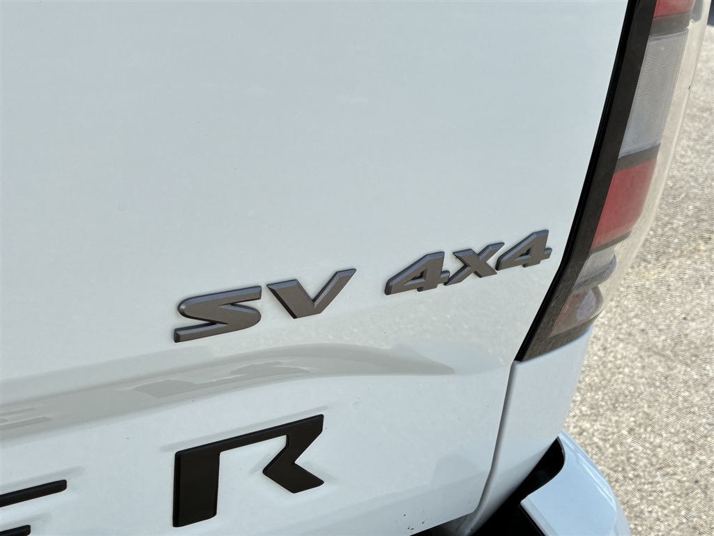 Used 2023 Glacier White Nissan SV image 5