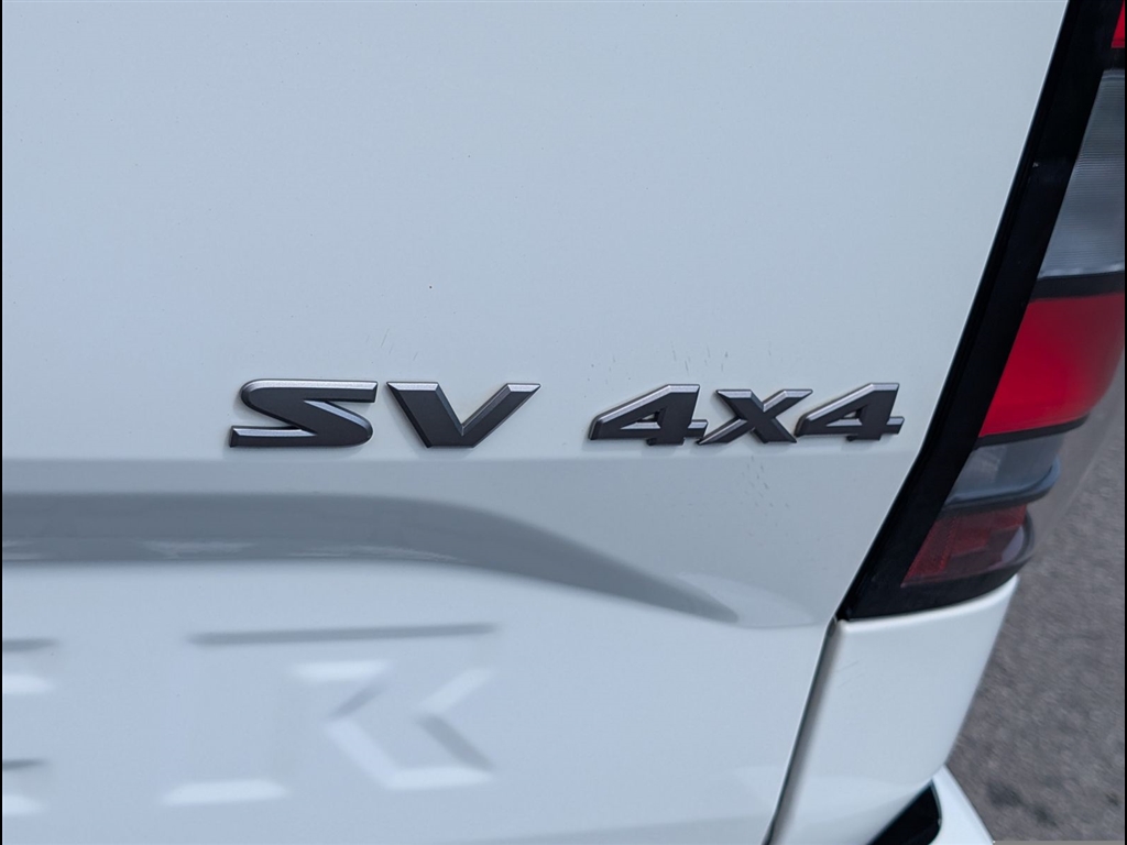 Used 2023 Glacier White Nissan SV image 5