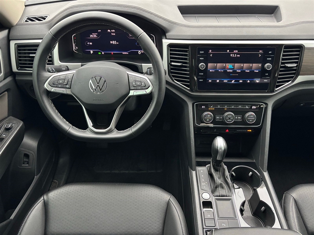 Used 2023 Blue Volkswagen V6 SE image 5