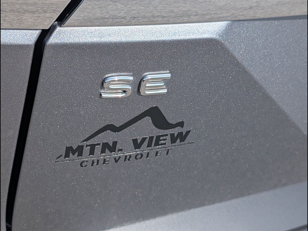 Used 2024 Platinum Gray Metallic Volkswagen SE image 5