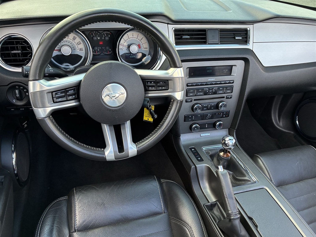 Used 2010 Performance White Clearcoat Ford GT Premium image 5