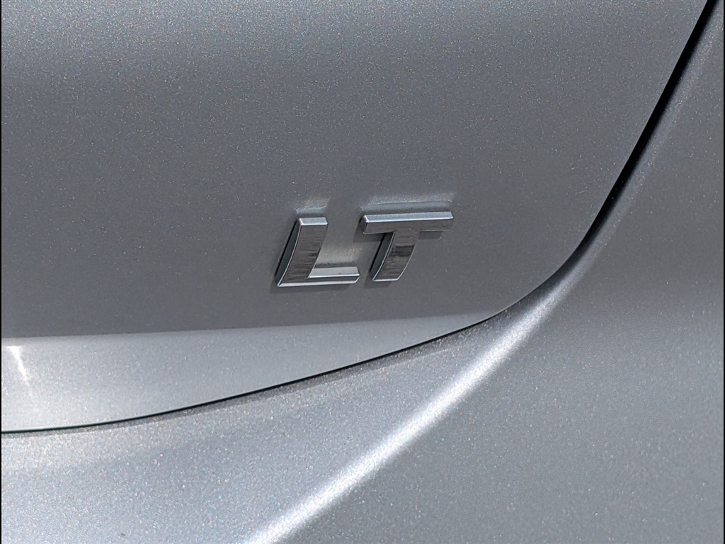 Used 2020 Silver Ice Metallic Chevrolet LT image 5