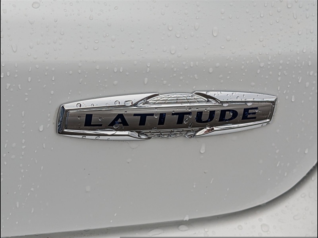 Used 2024 Bright White Clear Coat Jeep Latitude image 5