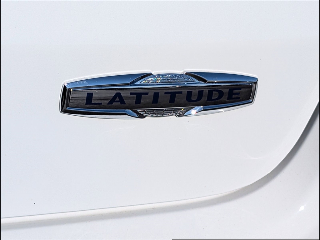 Used 2024 Bright White Clear Coat Jeep Latitude image 5