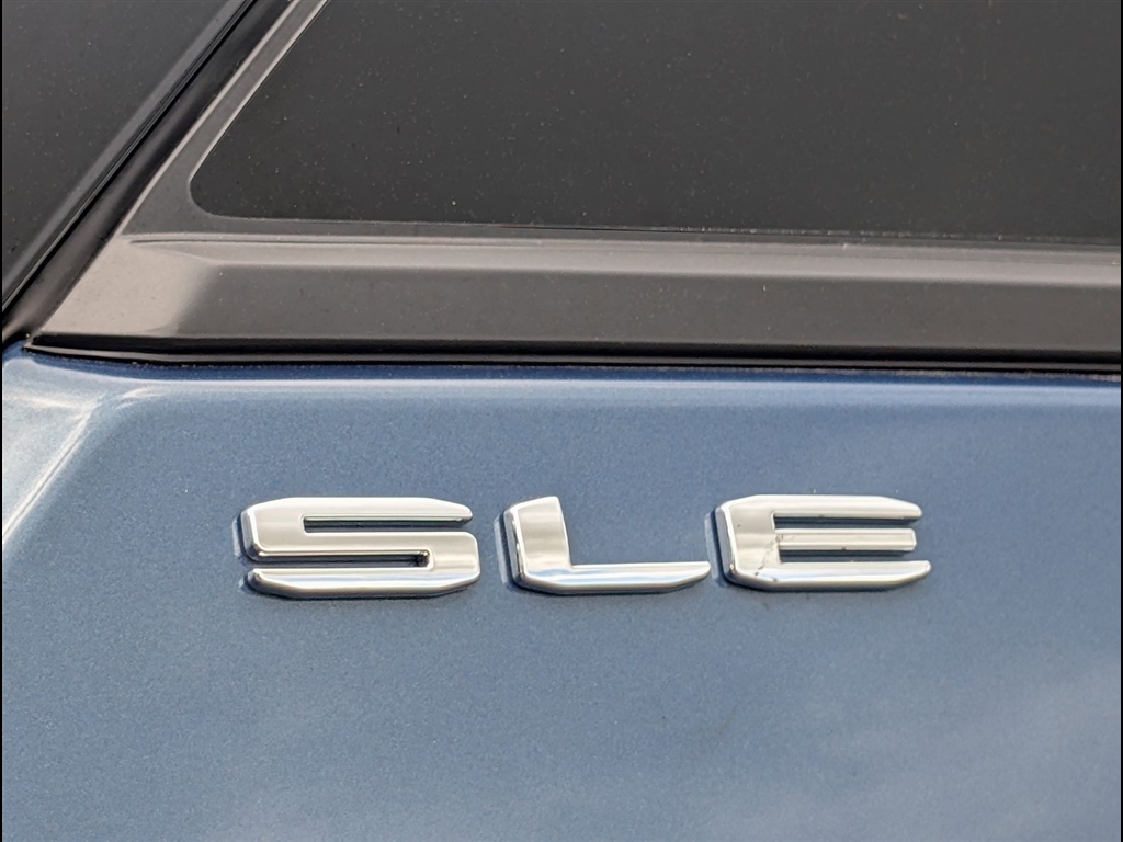 Used 2024 Riptide Blue Metallic GMC SLE image 5