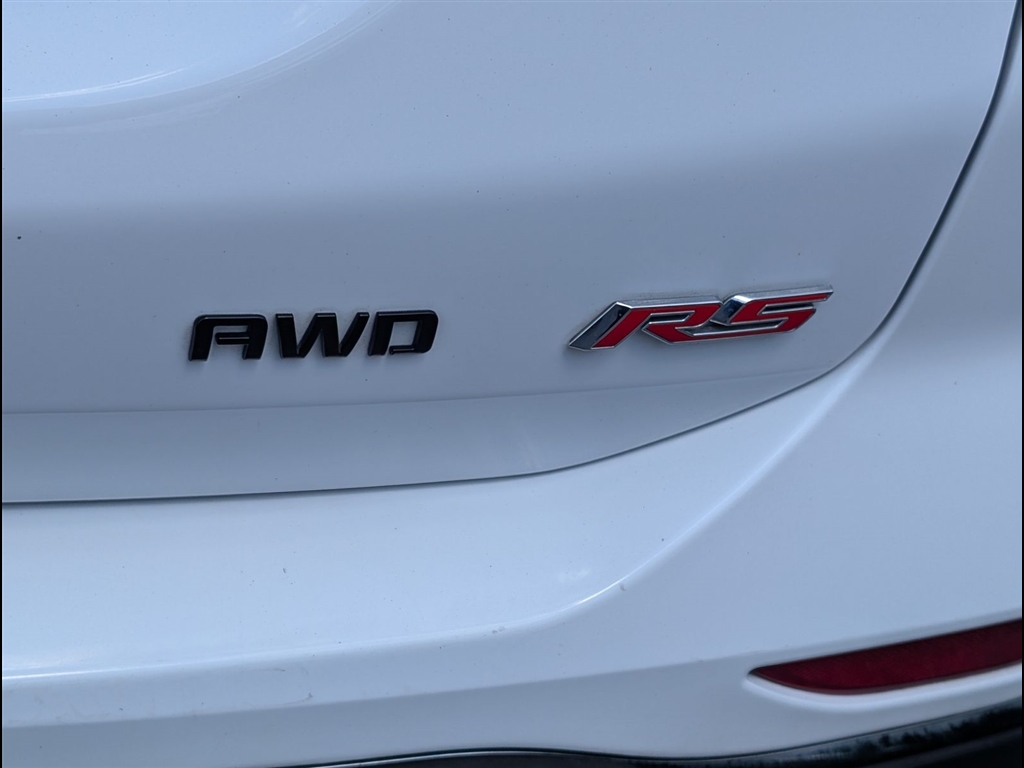 Used 2023 Iridescent Pearl Tricoat Chevrolet RS image 5