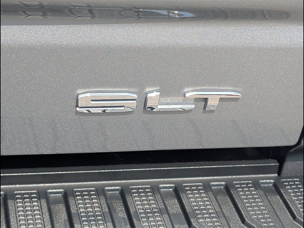Used 2023 Sterling Metallic GMC SLT image 5