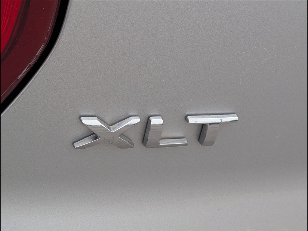 Used 2017 Ingot Silver Ford XLT image 6