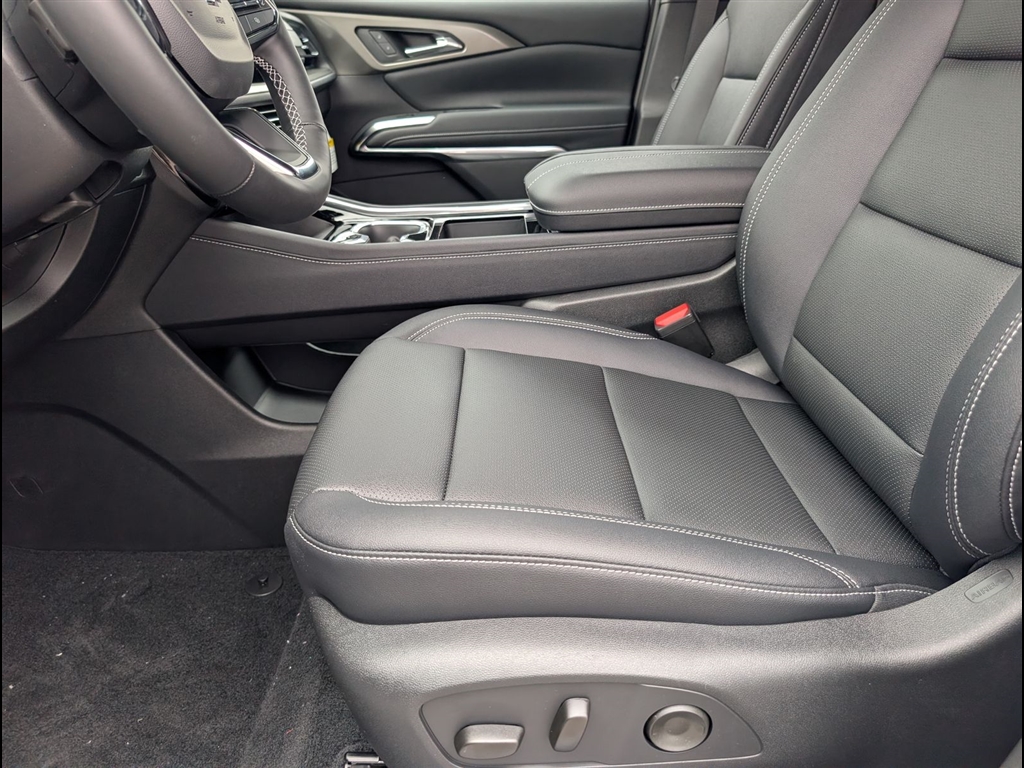 New 2026 Polar White Tricoat Chevrolet LT image 6