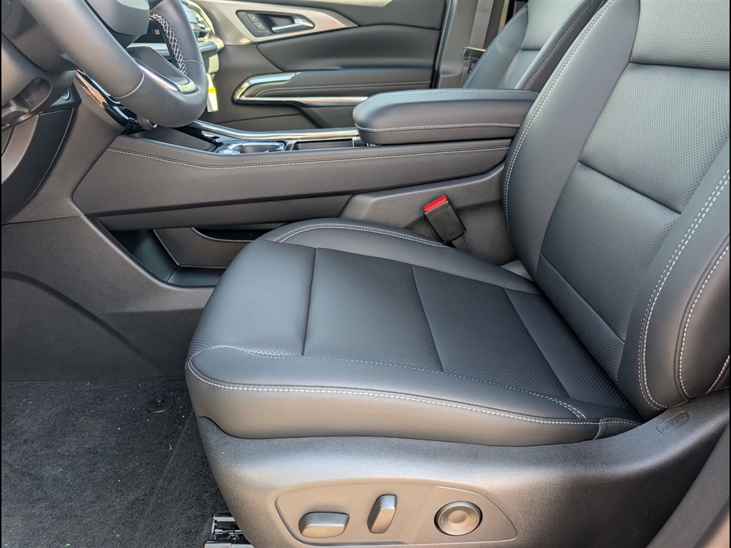New 2027 Mosaic Black Metallic Chevrolet LT image 6