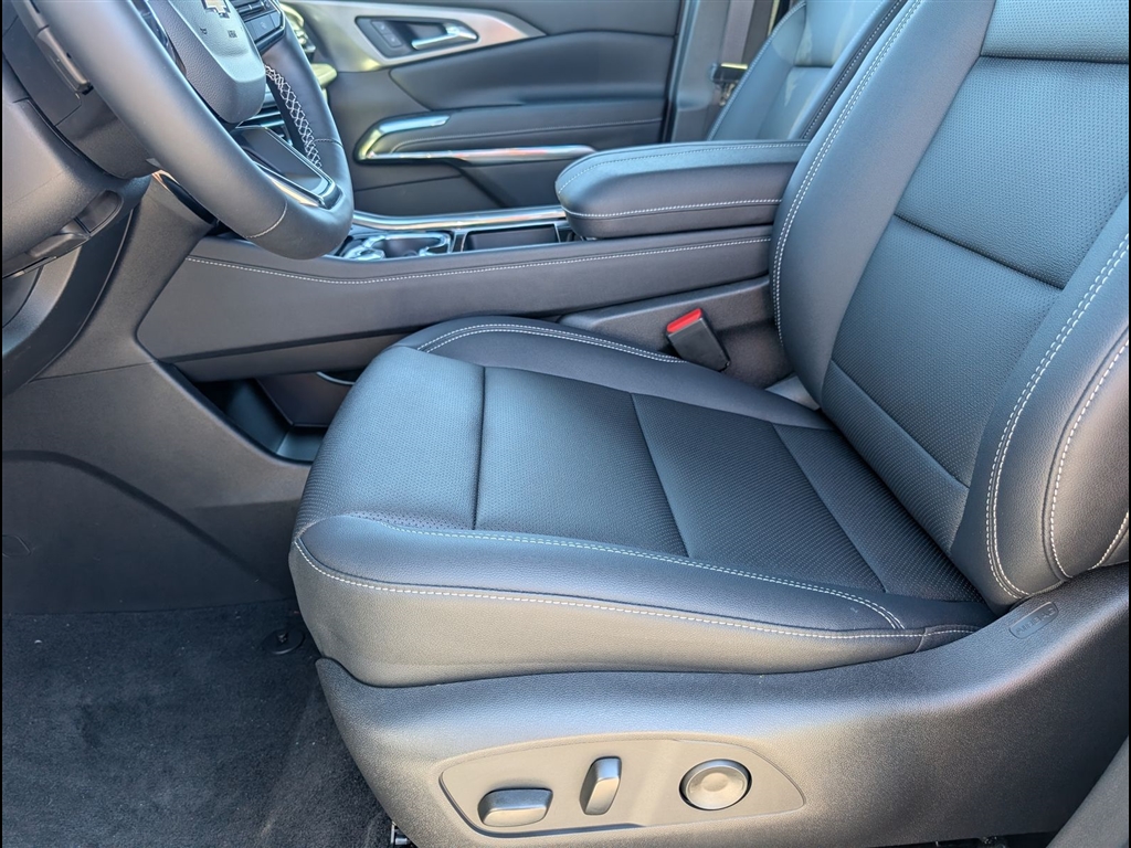 New 2026 Summit White Chevrolet LT image 6