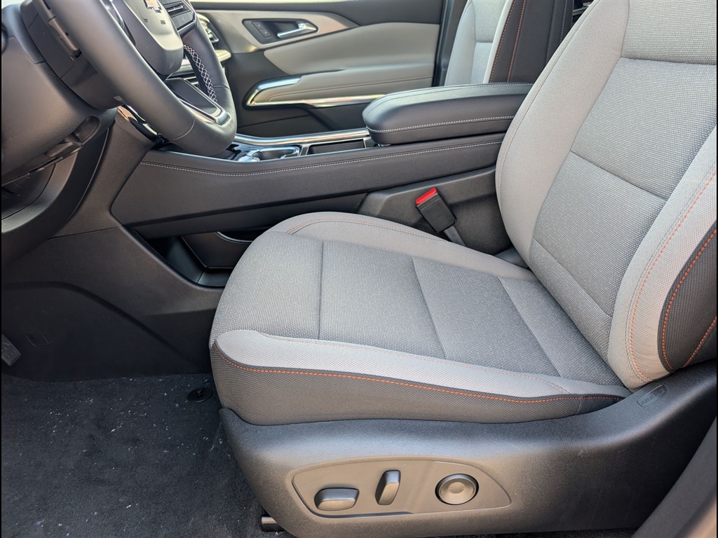 New 2026 Mosaic Black Metallic Chevrolet LT image 6
