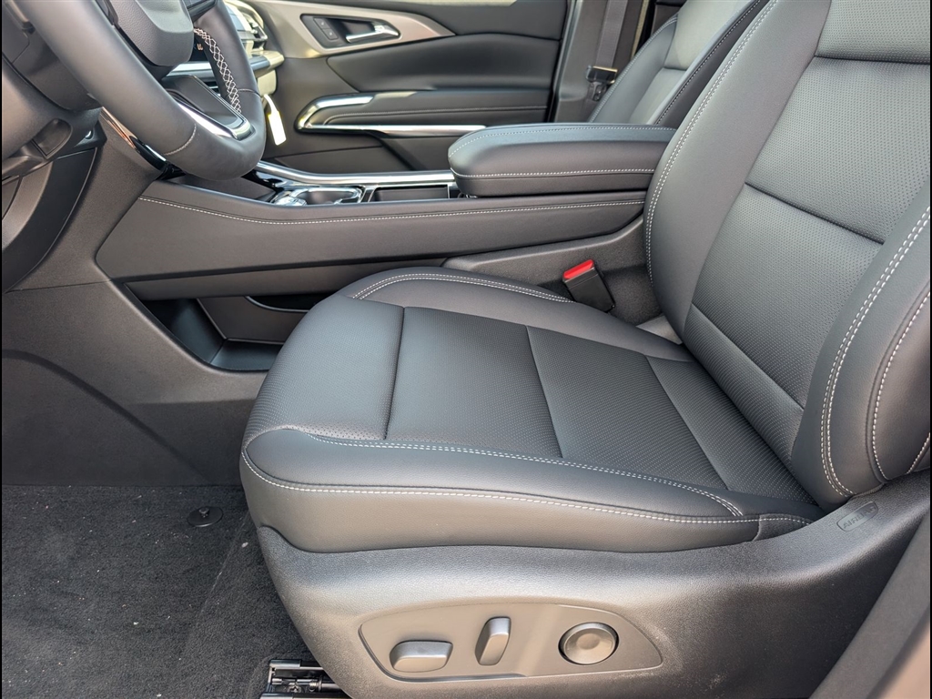 New 2027 Summit White Chevrolet LT image 6