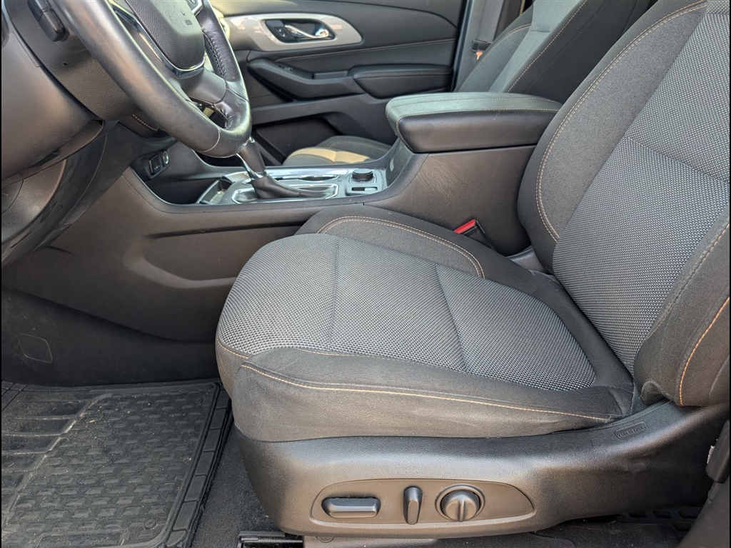 Used 2018 Graphite Metallic Chevrolet LT Cloth image 6