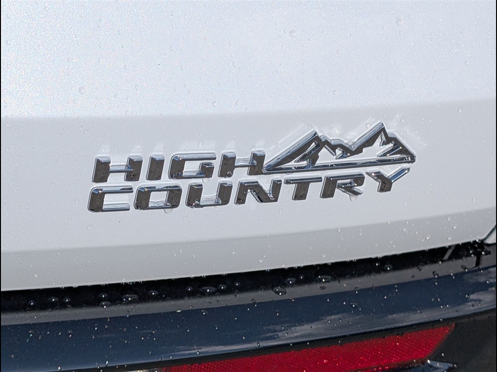 New 2026 Polar White Tricoat Chevrolet High Country image 6