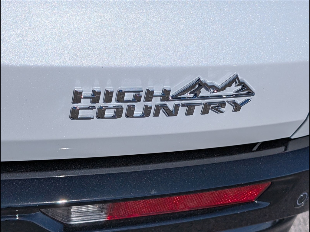 New 2026 Polar White Tricoat Chevrolet High Country image 6