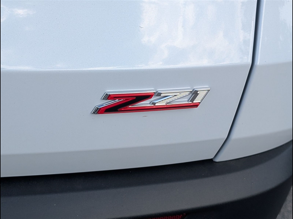New 2027 Polar White Tricoat Chevrolet Z71 image 6