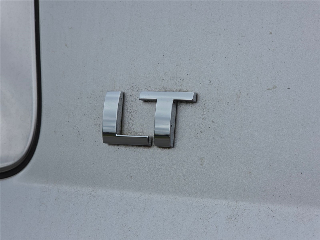 Used 2017 Silver Ice Metallic Chevrolet LT image 6