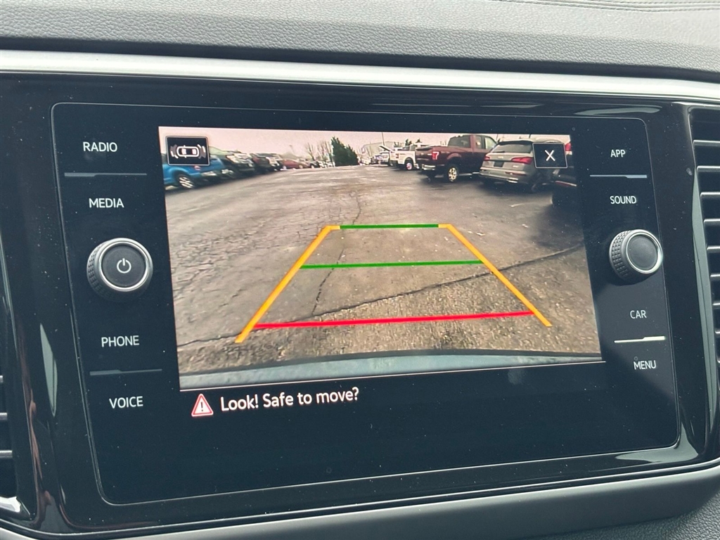 Used 2023 Blue Volkswagen V6 SE image 6