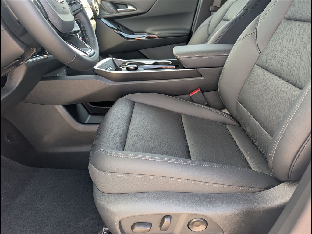 New 2027 Summit White Chevrolet LT image 6