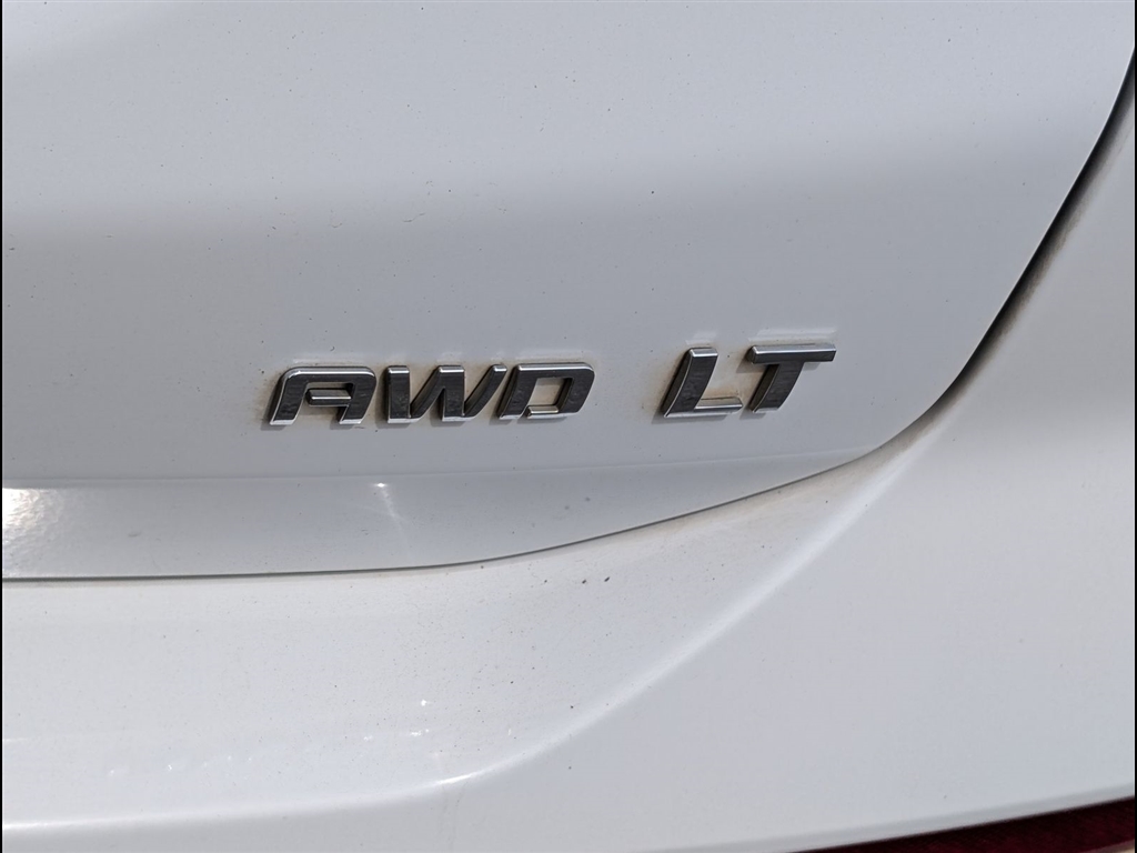 Used 2022 Summit White Chevrolet LT image 6