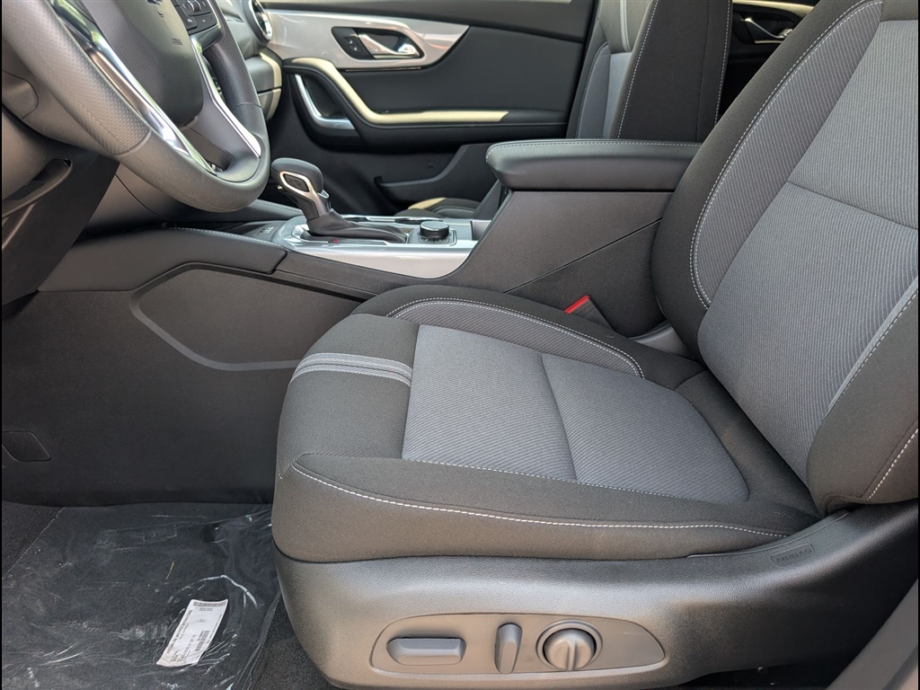 New 2026 Summit White Chevrolet LT image 6