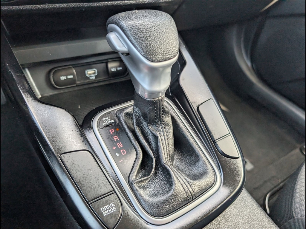 Used 2020 Snow White Pearl Kia LX image 6