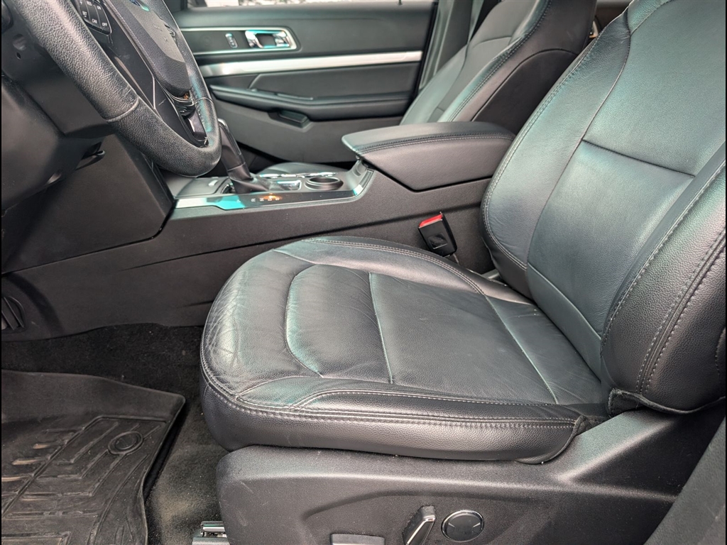 Used 2017 Ingot Silver Ford XLT image 7