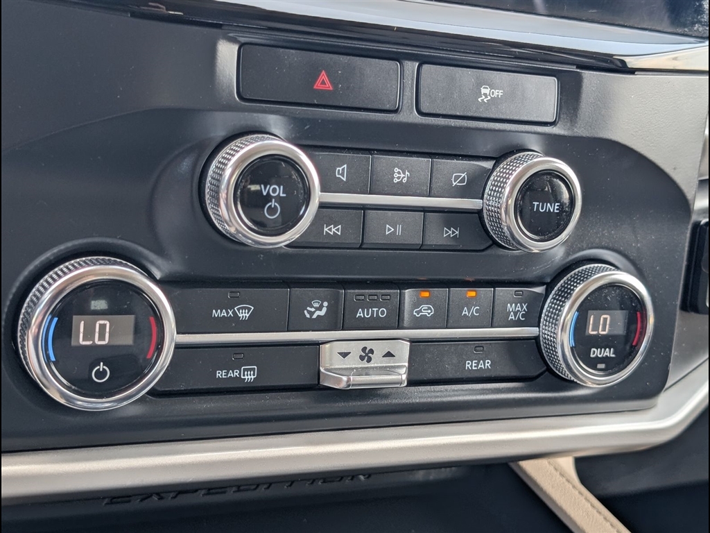 Used 2022 Oxford White Ford XLT image 7
