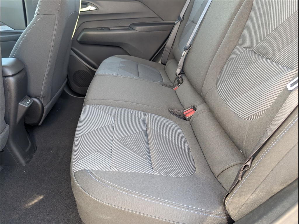 New 2027 Sterling Gray Metallic Chevrolet LT image 7