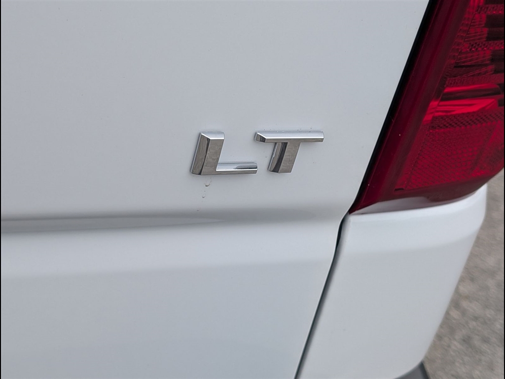 New 2026 Summit White Chevrolet LT image 7