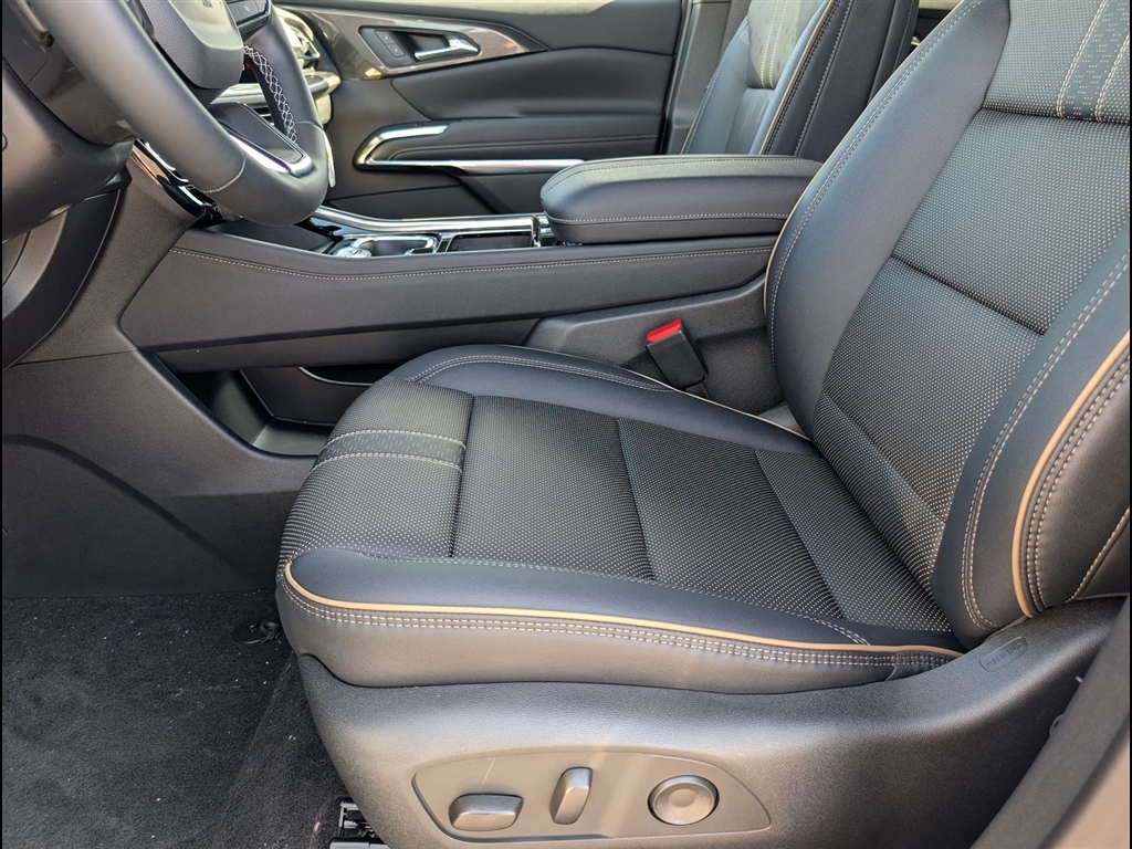 New 2026 Polar White Tricoat Chevrolet High Country image 7