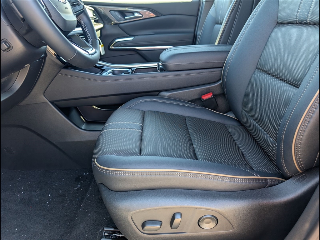 New 2026 Polar White Tricoat Chevrolet High Country image 7