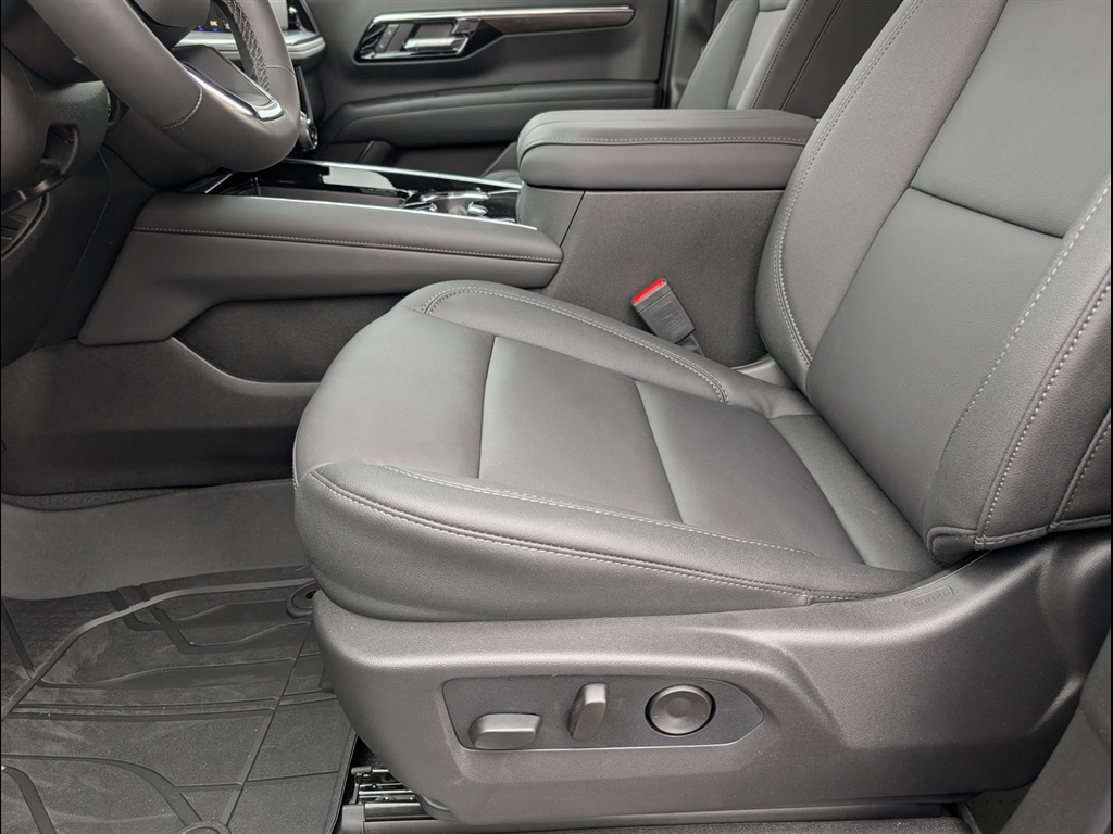 New 2026 Summit White Chevrolet LT image 7