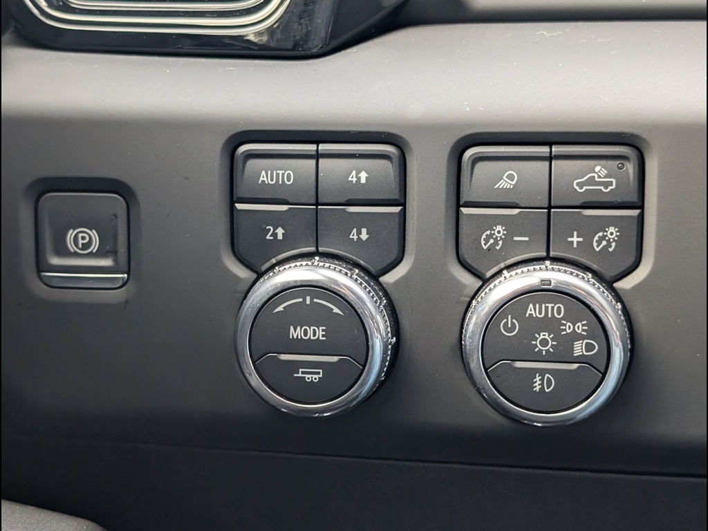 Used 2025 Summit White GMC AT4 image 7