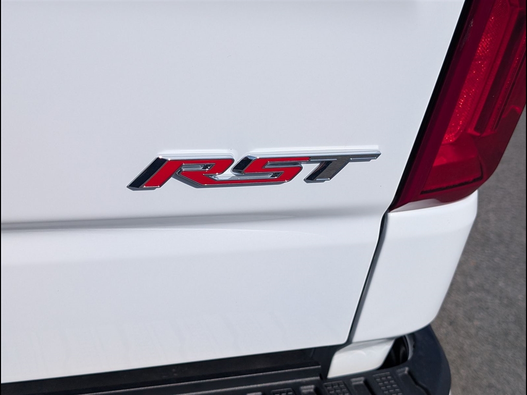 New 2026 Summit White Chevrolet RST image 7