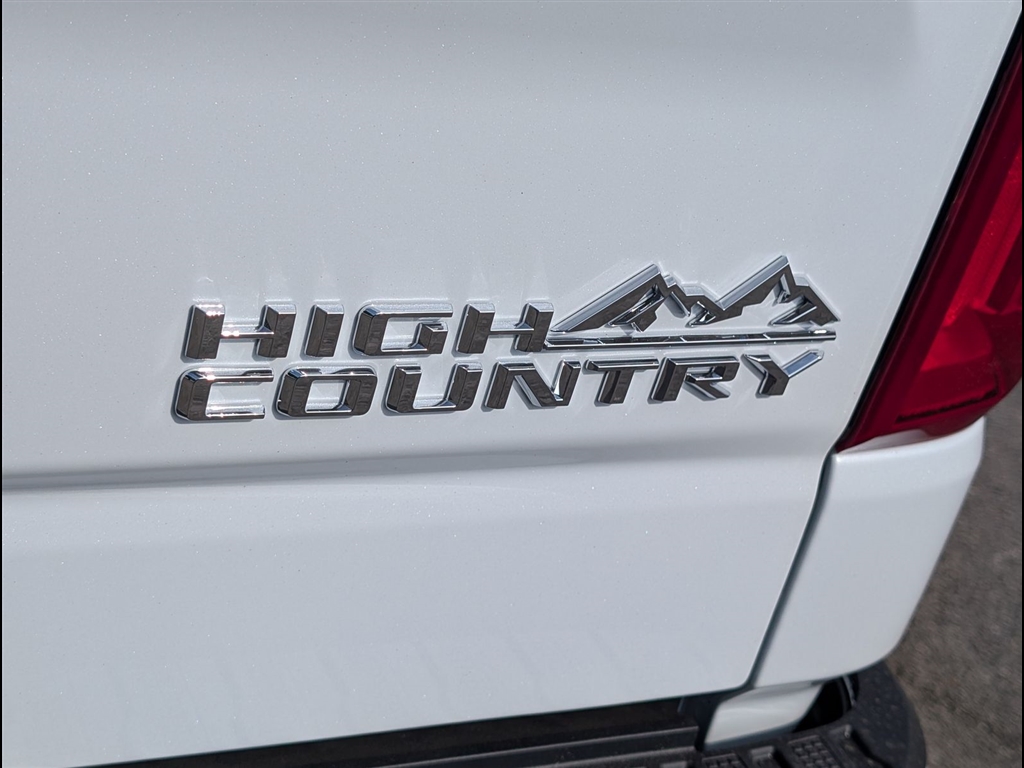 New 2026 Polar White Tricoat Chevrolet High Country image 7