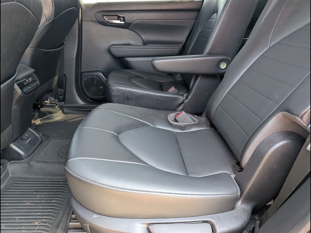 Used 2022 Magnetic Gray Metallic Toyota XLE image 7