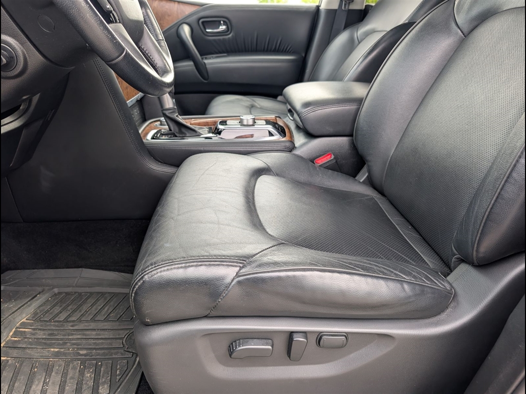 Used 2023 Super Black Nissan SL image 7