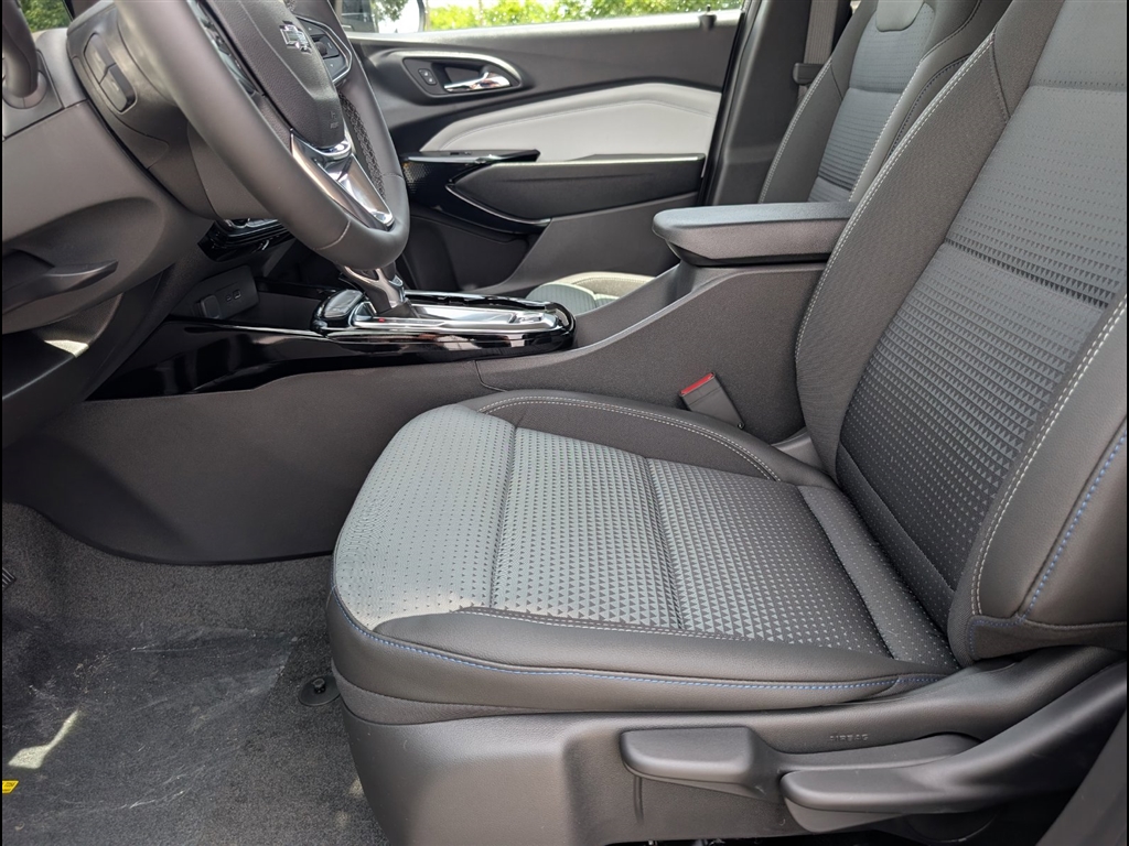 New 2026 Mosaic Black Metallic Chevrolet LT image 7
