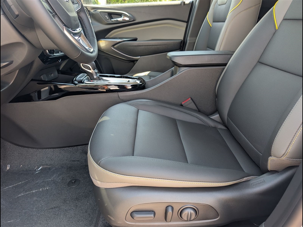 New 2026 Summit White Chevrolet ACTIV image 7