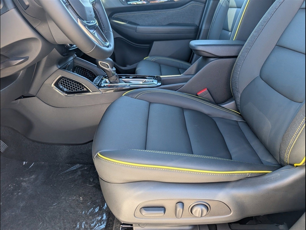 New 2026 Iridescent Pearl Tricoat Chevrolet ACTIV image 7