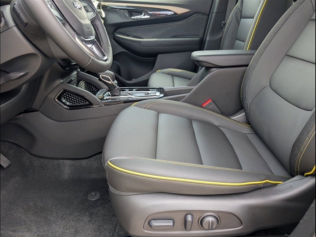 New 2026 Mosaic Black Metallic Chevrolet ACTIV image 7